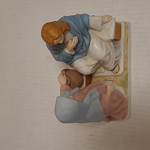 Vintage Home Interior Living Water Figurine - Picture 9 of 16